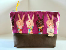 Carica l'immagine nel visualizzatore di Gallery, ZOE w/TH makeup bags SENDING PEACE - Zanna Beauty