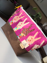 Carica l'immagine nel visualizzatore di Gallery, ZOE w/TH makeup bags SENDING PEACE - Zanna Beauty