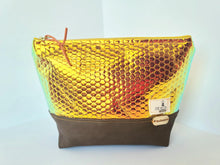 Carica l'immagine nel visualizzatore di Gallery, NEW GEO Kaleida makeup bag - Zanna Beauty