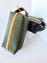 Carica l'immagine nel visualizzatore di Gallery, NEW GEO JADE - ZOE w/TH toiletry bag - Zanna Beauty