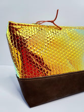 Carica l'immagine nel visualizzatore di Gallery, NEW GEO Kaleida makeup bag - Zanna Beauty