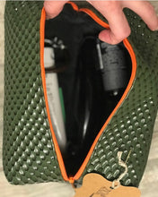 Carica l'immagine nel visualizzatore di Gallery, NEW GEO JADE - ZOE w/TH toiletry bag - Zanna Beauty