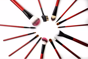 LUSH RED makeup brush set - Zanna Beauty