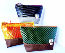 Cargar imagen en el visor de la galería, NEW GEO Midnight makeup bag - Zanna Beauty
