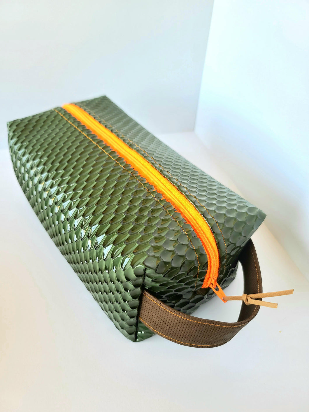 NEW GEO JADE - ZOE w/TH toiletry bag - Zanna Beauty