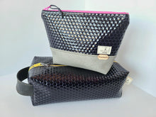 Cargar imagen en el visor de la galería, NEW GEO Midnight makeup bag - Zanna Beauty
