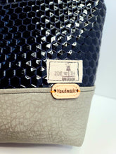 Cargar imagen en el visor de la galería, NEW GEO Midnight makeup bag - Zanna Beauty
